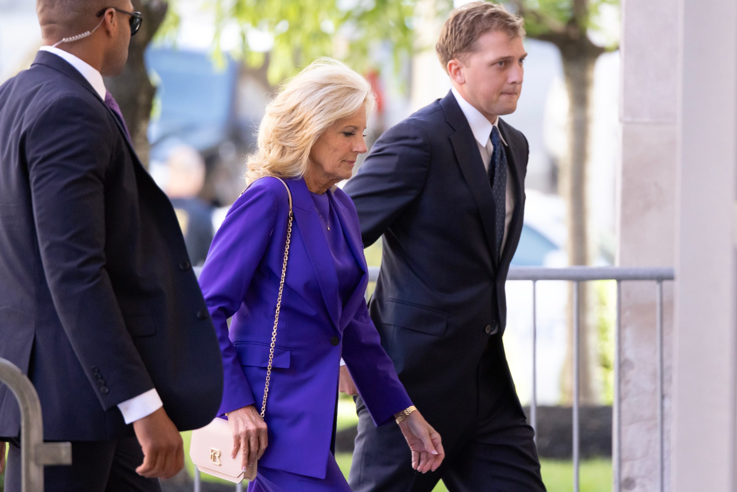 Jill Biden, la primera dama y madrastra de Hunter, llega al tribunal en Wilmington, Delaware