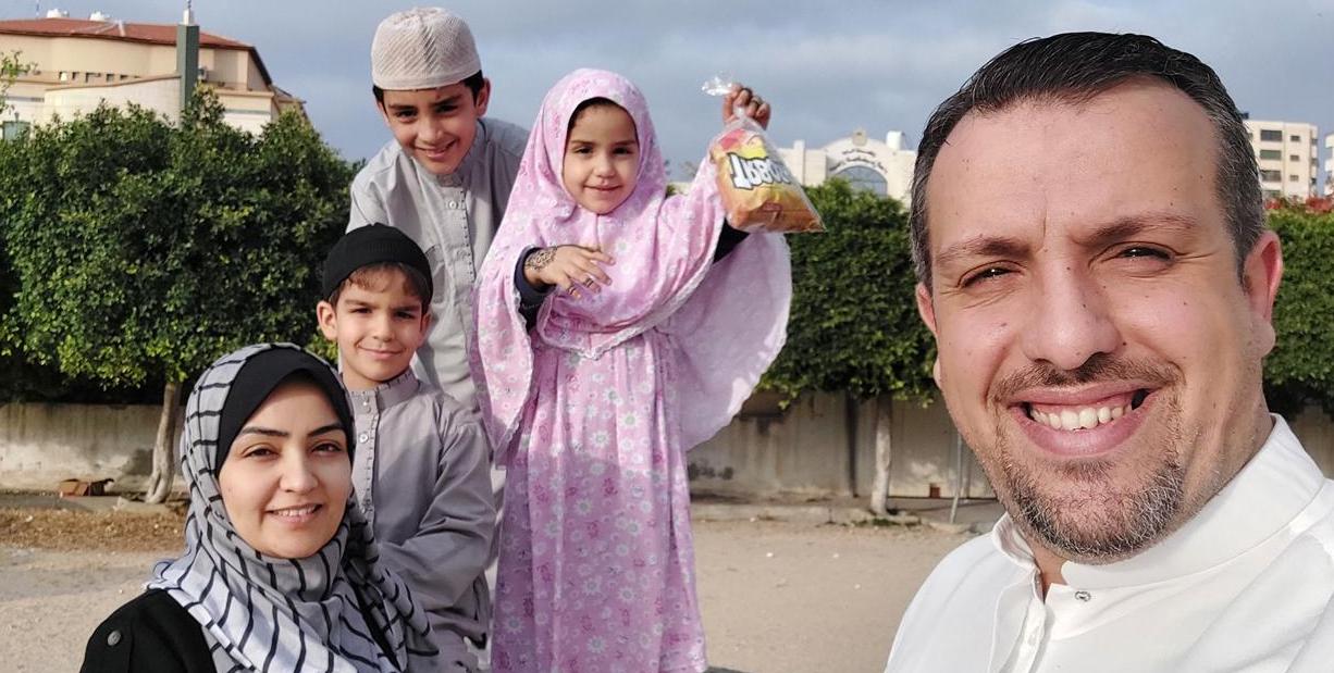 Mohammed al Qattawi y su familia antes de que estallara la guerra en Gaza