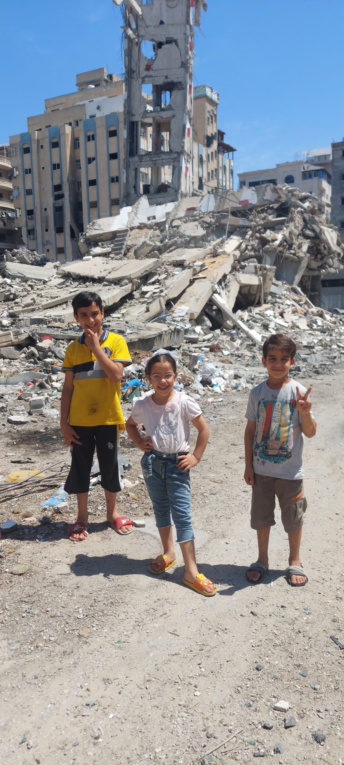 Los hijos de Qattawi entre las ruinas de Gaza