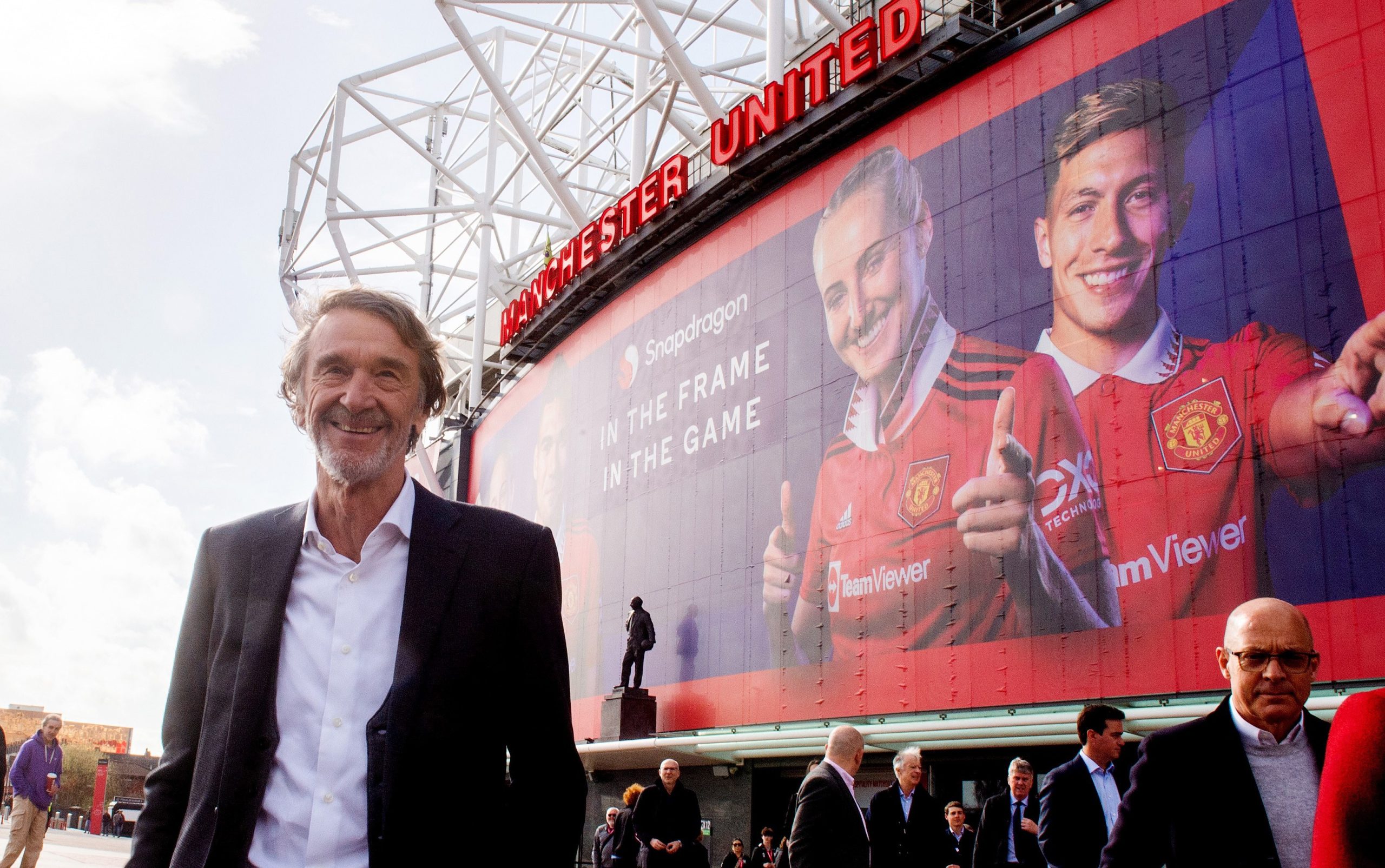 Sir Jim Ratcliffe, quien compró una participación en el Manchester United este año, ha sido crítico con el gobierno por la tributación